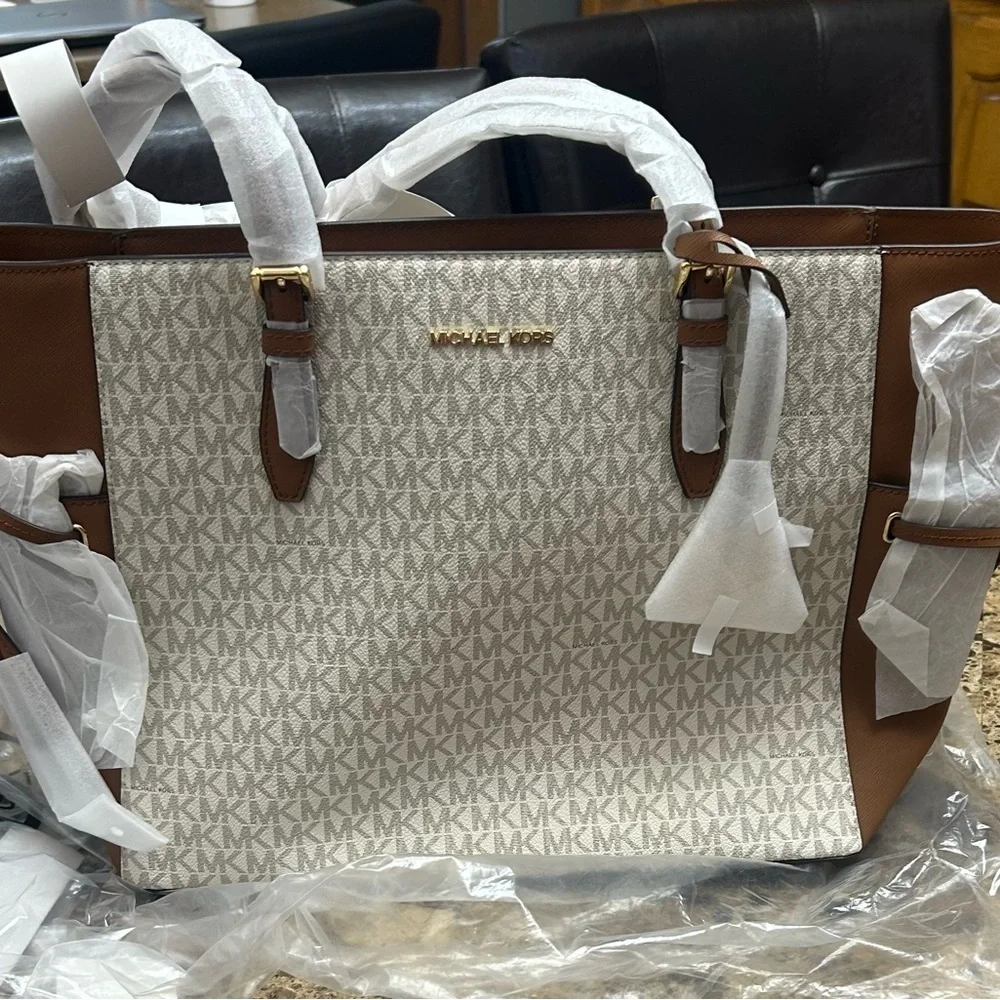 Michael Kors Brown and Cream Monogram tote bag. - Picture 2 of 12